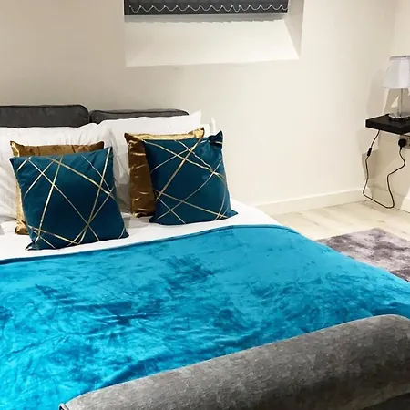 New Luxury Nyc Style Loft With Cinema By Haven Escapes In Bradford Apartment