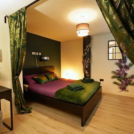 New Luxury Nyc Style Loft With Cinema By Haven Escapes In Bradford Apartment *